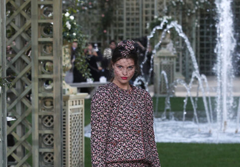 &bdquo;Chanel Haute Couture&ldquo; pavasario ir vasaros kolekcijos modelis 