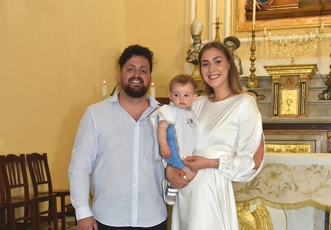 Gretos ir Federico Meschino sūnaus Santiago John krik&scaron;tynų akimirka