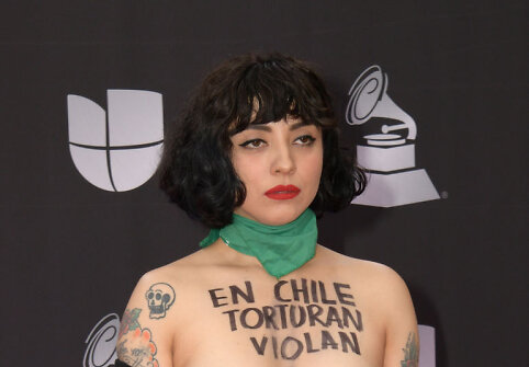 Dainininkė Mon Laferte Lotynų Amerikos &bdquo;Grammy&ldquo; apdovanojimuose