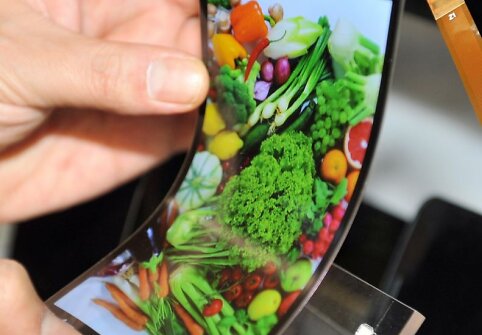 LG „G Flex“ išmaniojo telefono lankstus ekranas