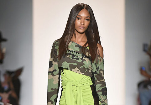 &bdquo;Jeremy Scott&ldquo; 2018 m. pavasario ir vasaros kolekcijos modelis