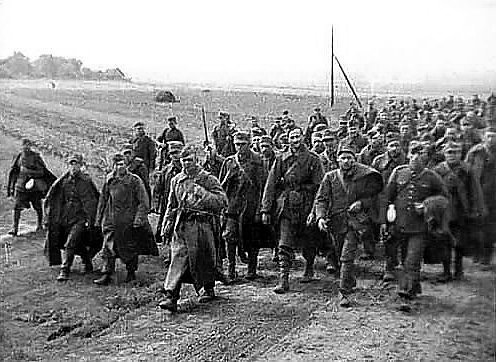 Wikimedia.org nuotr./Į sovietų nelaisvę 1939-aisiais patekę lenkų kariai