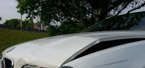 Asmeninio albumo nuotr./Avarijoje apgadintas Erikos Santos automobilis