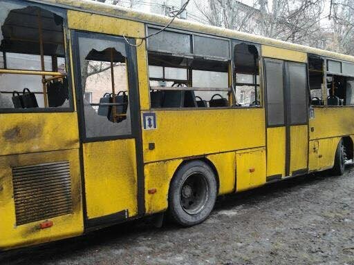 D.Makarovos fondo nuotr./Prie Debalcevo apšaudytas vaikus evakavęs autobusas. 2015 m. vasario 01 d. 
