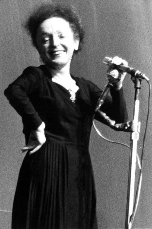  Edith Piaf