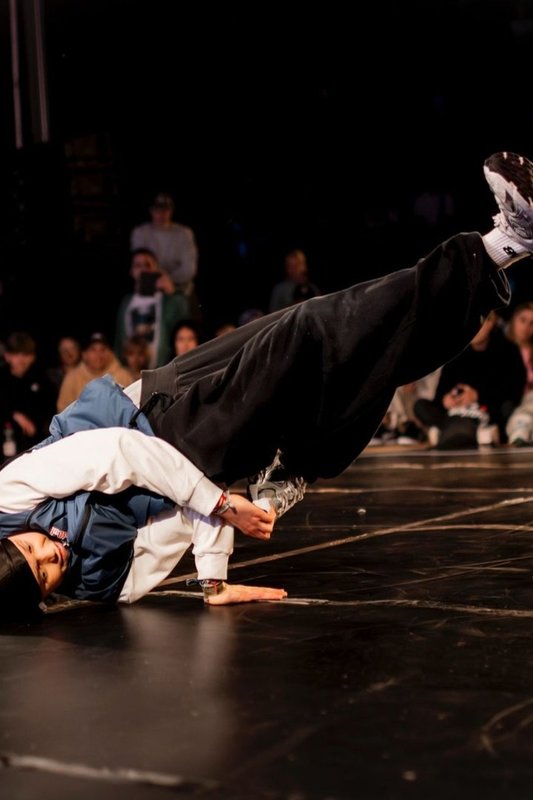 Bgirl Nicka Toliau Skina Pergales: Nugalėjo Breiko Varžybose ...