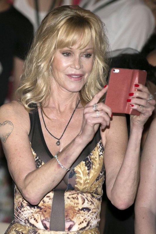 Melanie Griffith stengiasi pašalinti Antonio Banderasui skirtą tatuiruotę