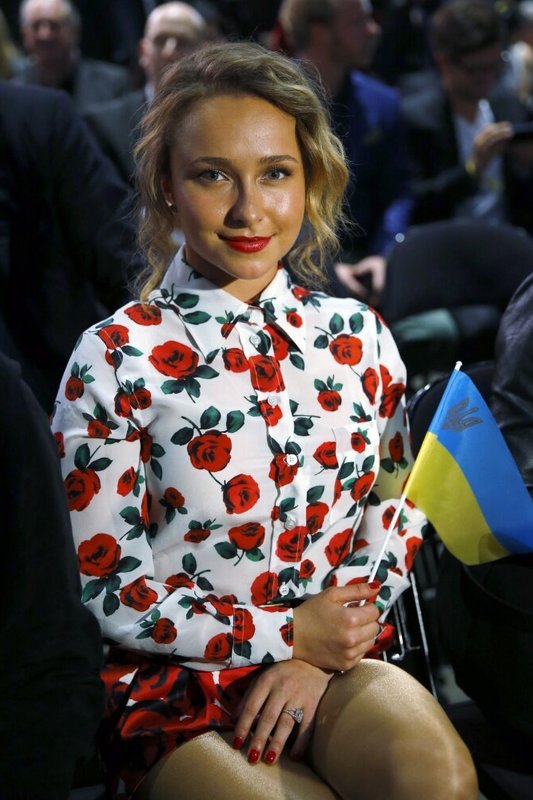 Hayden Panettiere su Ukrainos vėliavėle