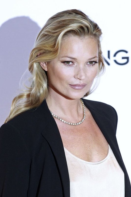 Britų supermodelis Kate Moss, mėgstanti derinti bohemišką ir klasikinį stilius.