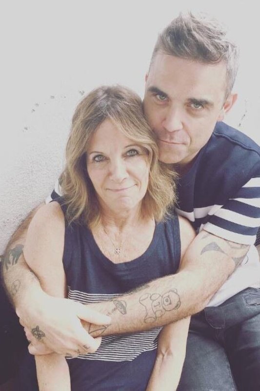 Robbie Williams su žmonos mama Gwen Field