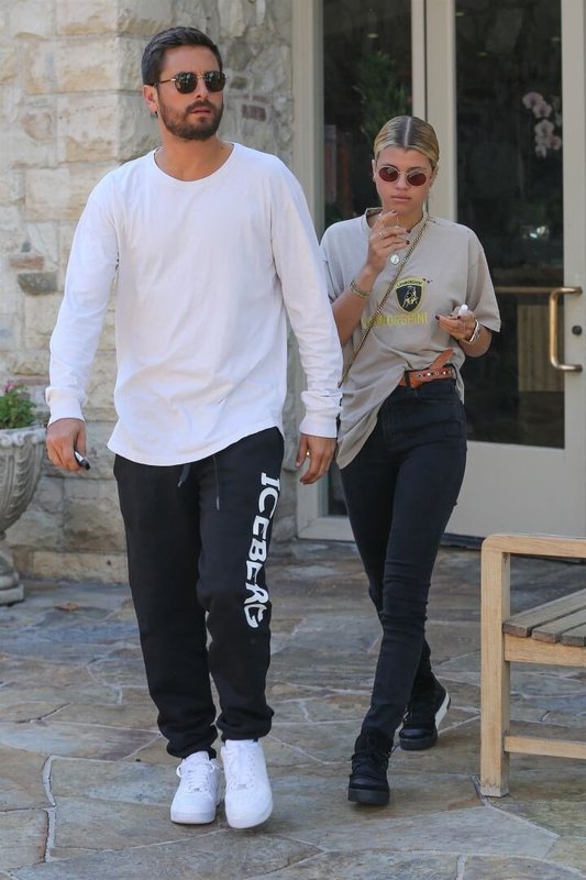 Sofia Richie susitikinėja su 15 metų vyresniu Scottu Disicku