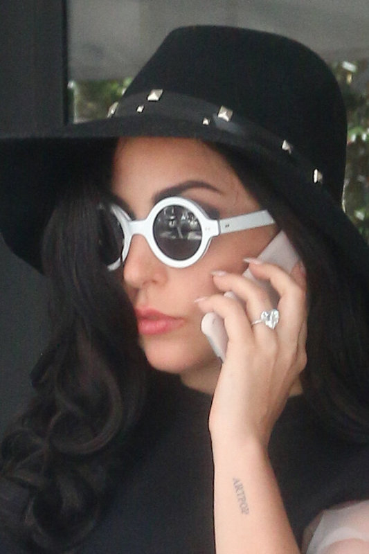 Lady Gagos sužadėtuvių žiedas