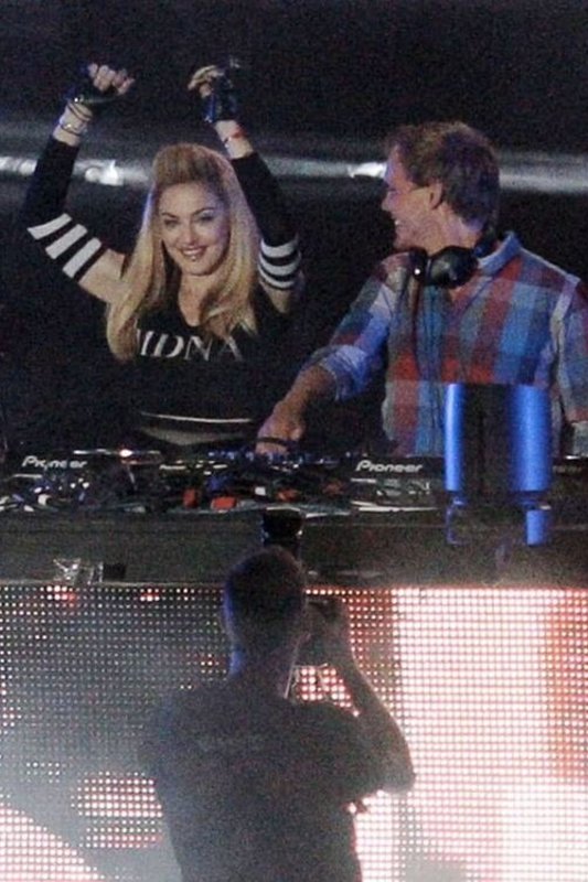 Madonna Majamyje pristatė Avicii pasirodymą