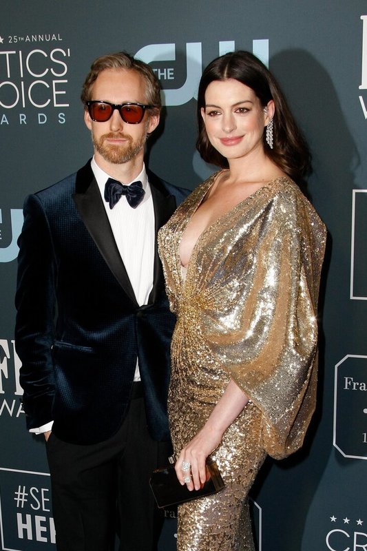 Anne Hathaway ir Adamas Shulmanas