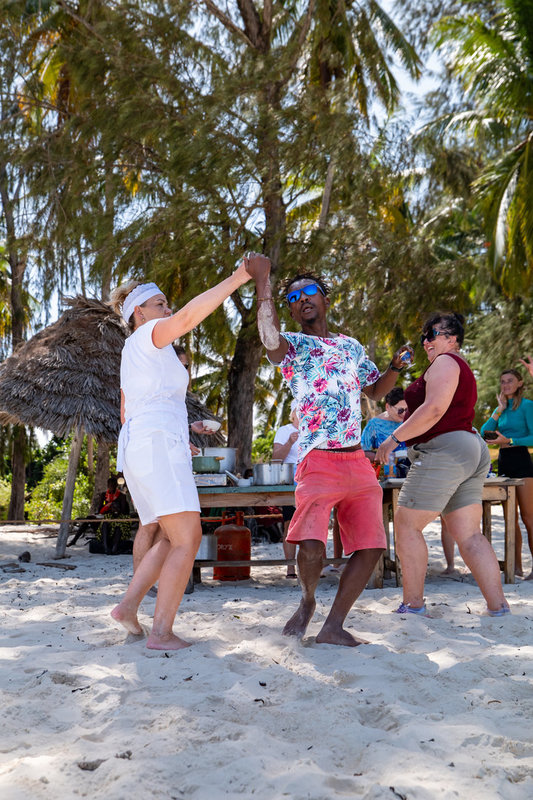 Roko Galvono ir močiučių nuotykiai Zanzibare