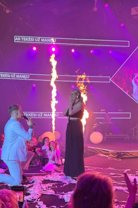 Grupės „Karaliai“ narys Lukas Steponaitis pasipiršo mylimajai
