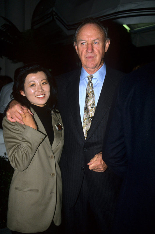 Gene'as Hackmanas ir Betsy Arakawa