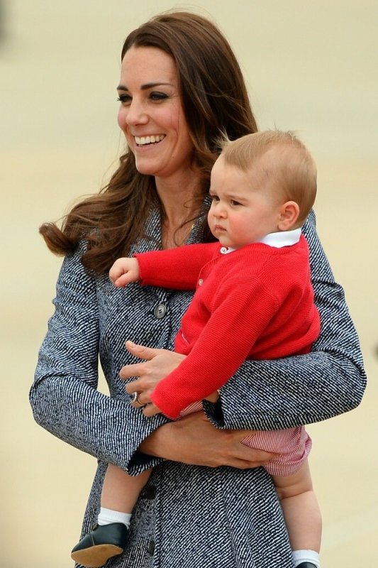 Kembridžo hercogienė Catherine su sūnumi George'u