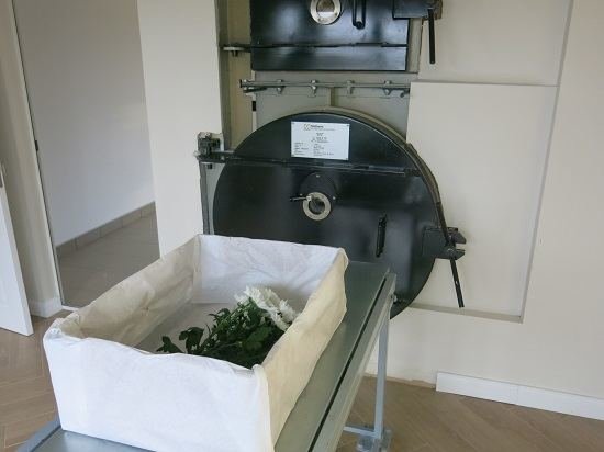 Daivos Žebelienės nuotr./Kremavimo procedūrą gyvūnėlių šeimininkai gali stebėti iš kitos patalpos, o netrukus tai galės daryti ir nuotoliniu būdu