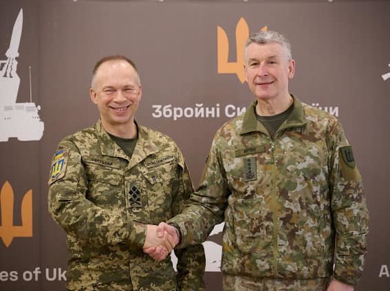 Ukrainos kariuomenės nuotr./Oleksandras Syrskis (kairėje) ir Valdemaras Rupšys