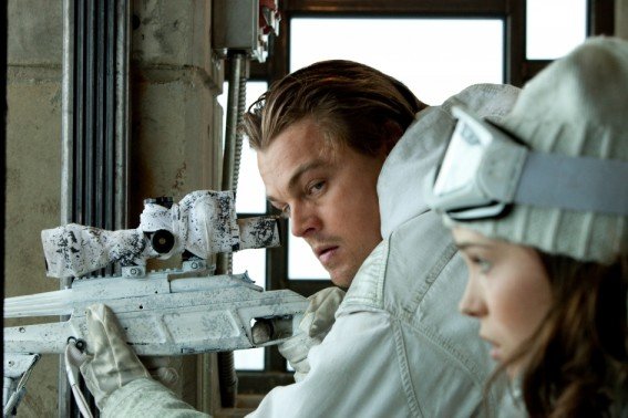 Kadras iš filmo  /Kino juostoje „Pradžia“ pagrindinį vaidmenį sukūrė Leonardo Di Caprio