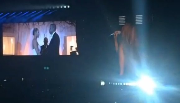 Kadras iš vaizdo įrašo/Per koncertą parodyta akimirka iš Beyonce ir Jay Z vestuvių