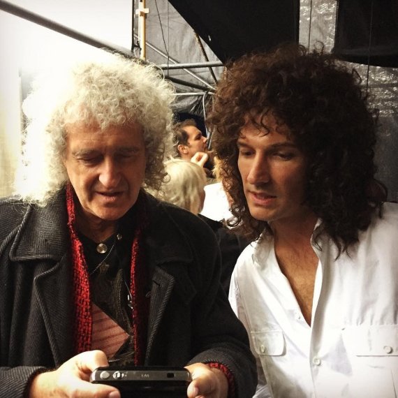   Personal photo of the album / Brian May and his play 