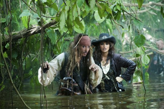 „Reuters“/„Scanpix“ nuotr./Johnny Deppas ir Penelope Cruz filme „Karibų piratai: ant keistų bangų“