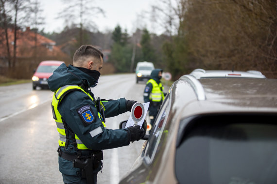 Klaipėda County LSC Photo / Officials Check Residents Comply With Quarantine Rules