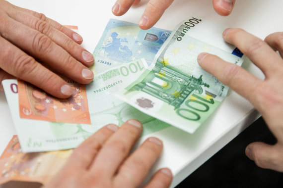 Photo by Josvydas Elinskas / 15min / Euros in cash