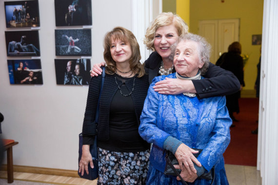 Photo by Josvydas Elinskas / 15min / Regina Varnaitė with her daughter, Nijolė Narmontaitė