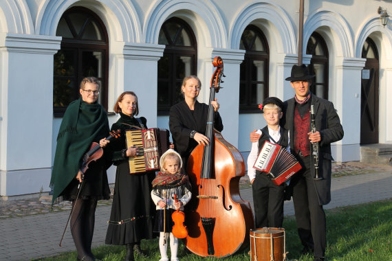 Photo by Regina Pečiulytė / Family set 