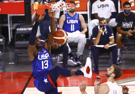 Scanpix / AP photo / Bamas Adebayo is loaded in a bag