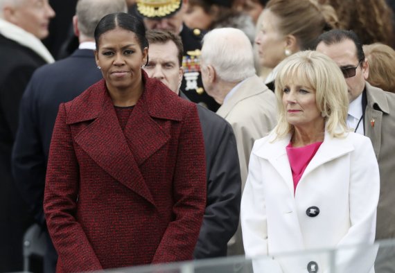 „Reuters“ / „Scanpix“ nuotr./Michelle Obama ir Jill Biden