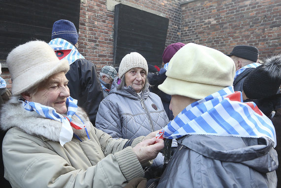 Scanpix / AP Photo / Former inmates of the Auschwitz concentration camp