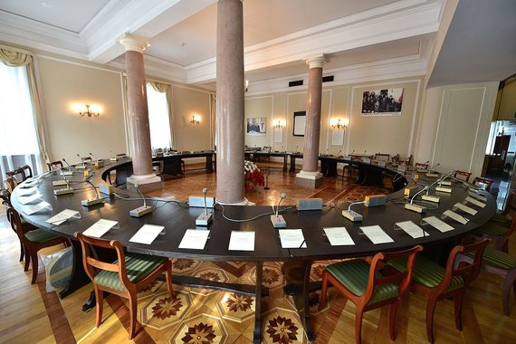 Photo from Wikipedia.org / Round table at the Presidential Palace of Poland