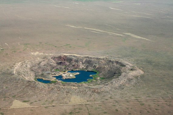 Wikipedia.org nuotr./Buvusio Semipalatinsko poligono teritorija nusėta branduolinių sprogimų paliktais krateriais.