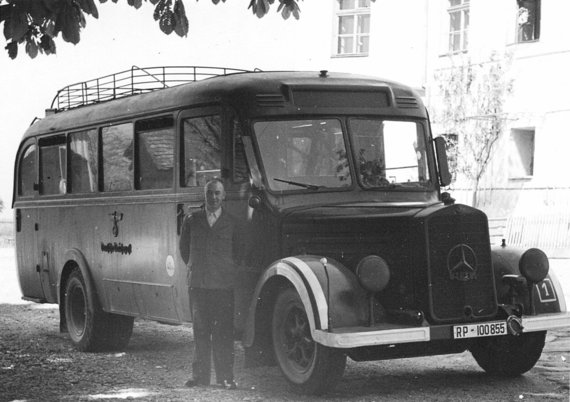 Wikipedia.org nuotr./Autobusas, kokiais į žudymo centrus iš klinikų suveždavo aukas