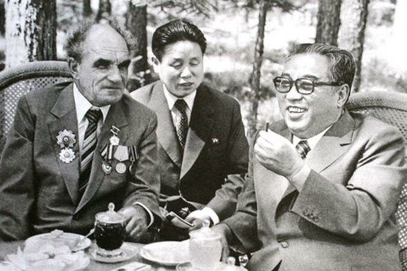Wikipedia.org nuotr./Jakovas Novičenka ir Kim Il Sungas (1984 m.)