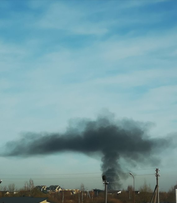 Nuotrauka iš „Facebook“ profilio „Pagalba vairuotojams Šiauliuose“/Iš tolo matyti pratybų dūmai