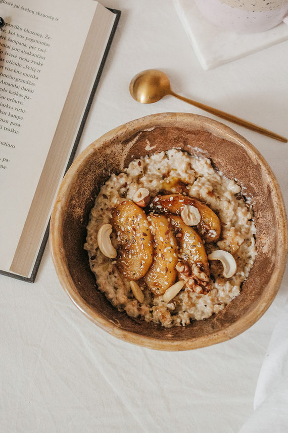 Photo by blogger and producer / Chopped oatmeal with caramelized apples