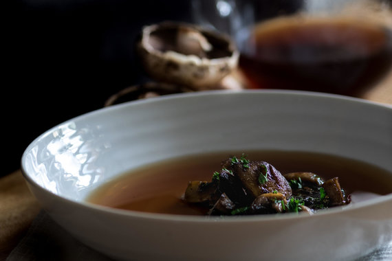 Photo by Vida Press / Broth with mushrooms