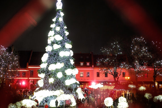 Erik Ovcharenko / 15min photo / Christmas tree illuminated in Kaunas