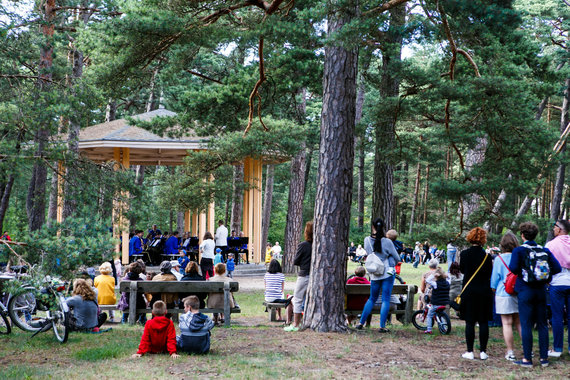 Erik Ovcharenko / 15min photo / Palanga Orchestra in Birute Park