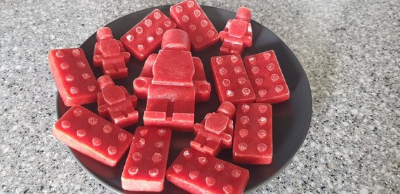 Personal File Photo / Frozen strawberry raisins in formulas reminiscent of leg blocks