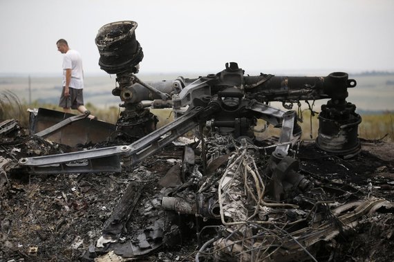 „Reuters“/„Scanpix“ nuotr./Numušto „Malaysia Airlines“ lėktuvo nuolaužos Donecke, Ukrainoje.