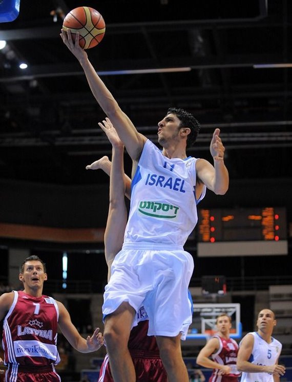 FIBA nuotr./J. Blums ir Lioras Eliyahu 
