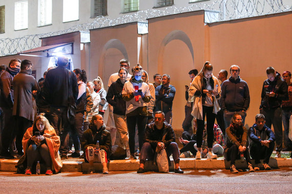 Reuters / Photo by Scanpix / People waiting near the Okrestin detention center