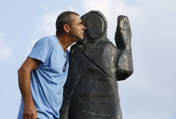 Scanpix / AP photo / Bronze sculpture of Melania Trump in Slovenia