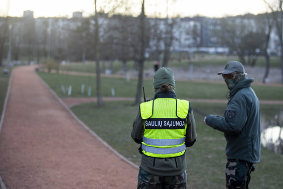 Photo by Lukas Balandis / 15min / 46 members of the Rifle Syndicate patrol Vilnius